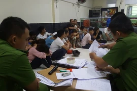 Phá sòng bạc có 2 người cảnh giới ở Huế