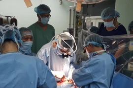 Tham gia ca ghép tim thần kỳ trong thời gian họp Quốc hội
