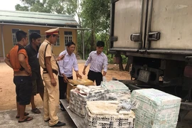 Phát hiện ô tô chở 300 kg nội tạng và thịt động vật bốc mùi 