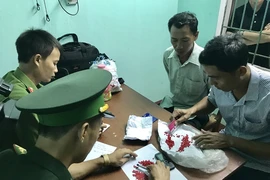 Bắt người đàn ông giấu hàng trăm viên ma túy mua từ Lào 