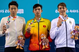 Khen thưởng kình ngư Nguyễn Huy Hoàng đạt HCV Olympic trẻ 2018