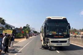 Khởi tố tài xế xe khách tông xe máy khiến 2 cha con tử vong