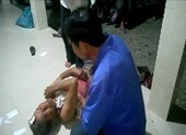 Bị xua đuổi, 'cát tặc' lên bờ hành hung người dân