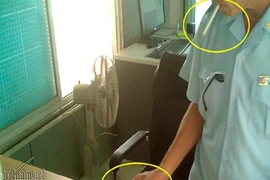 Tạm đình chỉ 4 cán bộ hải quan bị tố nhận tiền 'bôi trơn'