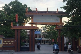 Không biết tin thi lại môn Văn, nữ sinh Quảng Bình khóc nức nở