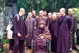 Thiền sư Thích Nhất Hạnh rời Huế, về Thái Lan tịnh dưỡng