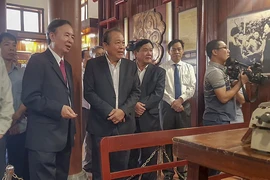 Phó Thủ tướng Trương Hòa Bình thăm, trao quà tết tại Quảng Trị