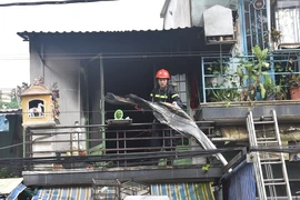 Cháy nhà 2 tầng ở Huế, 1 chiến sĩ bị thương
