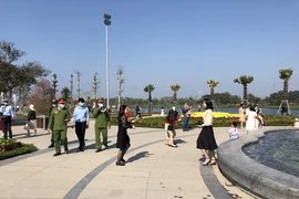 Huế: Xử phạt 5 người không đeo khẩu trang nơi công cộng
