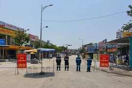 COVID-19: 5 người đột nhập vào xã bị phong tỏa để đánh ghen