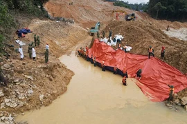 Nối lại tìm kiếm công nhân mất tích ở Rào Trăng 3 vào ngày 23-6
