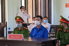 Hoãn xử vụ bác sĩ bị tố hiếp dâm vì kiểm sát viên đang cách ly