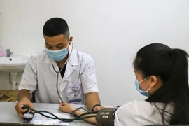 1 học sinh tử vong sau tiêm vaccine COVID-19 do sốc phản vệ 