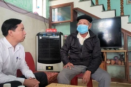 Đoàn cán bộ UBND huyện Hoàng Sa thăm các nhân chứng Hoàng Sa
