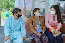 Nữ học sinh bị 2 bạn nữ đánh, bắt quỳ muốn chuyển trường