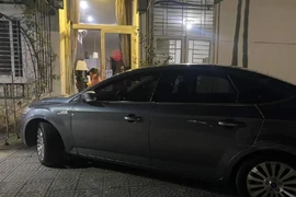 Lập tổ công tác kiểm tra vụ cán bộ Sở Nội vụ đậu xe sai còn thách thức dân
