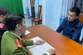 Được tha tù trước hạn, vào trung tâm y tế trộm bình ô xy