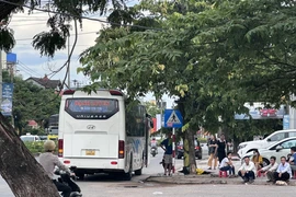 Cụ ông 76 tuổi bị xe khách bỏ rơi giữa đường