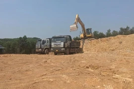 Phạt 1 doanh nghiệp vì khai thác hơn 4.000m3 đất khi chưa hoàn tất thủ tục