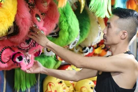 Thăm phố đầu lân ở Huế trước Tết Trung thu