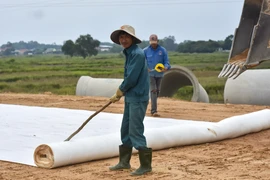 Chùm ảnh: Đường tránh TP Đông Hà trước nguy cơ chậm tiến độ