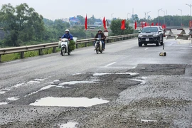Ổ gà, ổ voi dày đặc trên Quốc lộ 1A đoạn phía Bắc Thừa Thiên Huế
