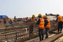 Cận cảnh cảng nước sâu 14.234 tỉ đồng tại Quảng Trị sau 1 năm thi công