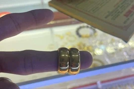 Nhặt được 1 cây vàng, học sinh lớp 4 đem nộp công an nhờ trả lại