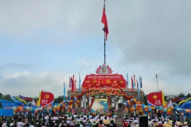 Xúc động Lễ Thượng cờ 'Thống nhất non sông' tại Đôi bờ Hiền Lương - Bến Hải