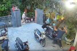 Huế: Đang ngồi trong sân thì bị tấn công tử vong