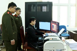 Từ tin nhắn rác, công an lần ra 'xưởng' làm giấy tờ giả của thanh niên am hiểu công nghệ