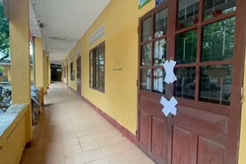 Nhiều phòng bị niêm phong, hàng trăm học sinh ở Huế phải đi học nhờ