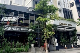 Yêu cầu du khách rời khỏi khách sạn Romance ở Huế