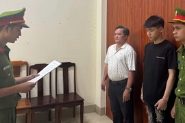 Đi xe ngược chiều 'thông chốt' công an, thanh niên 18 tuổi bị khởi tố