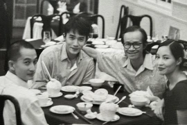 Trịnh Công Sơn và 'lần đầu gặp' từ những bức ảnh chưa được công bố 