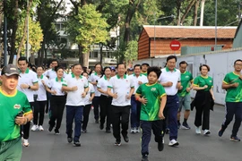 Chủ tịch TP.HCM Phan Văn Mãi cùng 7.000 người tham gia ngày chạy Olympic vì sức khoẻ