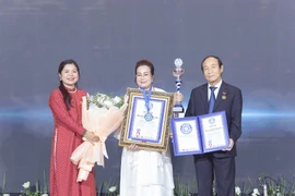  Bộ sưu tập 1.000 ấm trà tử sa được xác lập kỷ lục thế giới