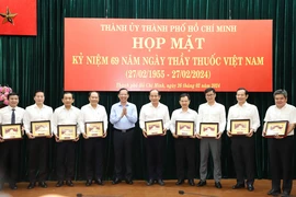 Chủ tịch UBND TP.HCM: Tiếp tục nghiên cứu để phát triển y tế vừa toàn diện vừa chuyên sâu