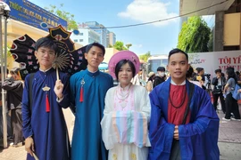 Ngày hội Việt phục 'Tóc xanh - vạt áo': Người trẻ lan tỏa tình yêu với văn hoá Việt 