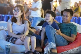 Đông đảo người dân thích thú với Cine Park Thủ Đức ở Công viên bờ sông Sài Gòn