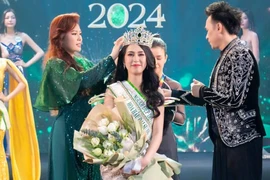 Đinh Thị Hoa đăng quang Hoa hậu Đại sứ du lịch Việt Nam năm 2024 hạn chế người xem trang cá nhân