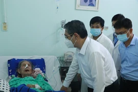 Lãnh đạo TP.HCM thăm hỏi nhạc sĩ Lư Nhất Vũ