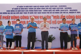 Trao 95 căn nhà mang tên 'Mái ấm công đoàn' cho người lao động TP.HCM