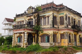 Các chuyên gia hiến kế việc giữ lại biệt thự cổ 100 tuổi ở Đồng Nai