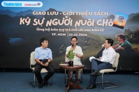 Nhà báo Hoàng Hải Vân dùng nhuận bút sách hỗ trợ trẻ mồ côi do bão lũ