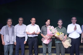 Lãnh đạo TP.HCM đến chúc mừng buổi ra mắt vở 'Đồng Chí'