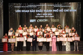NSƯT Thành Lộc, Thành Hội, Việt Hương, Đại Nghĩa...đoạt huy chương vàng Liên hoan sân khấu TP.HCM 2024