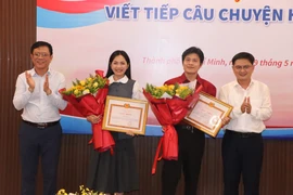 Tuyên dương tác giả, nghệ sĩ quảng bá ca khúc 'Viết tiếp câu chuyện hòa bình' 
