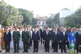 Lãnh đạo TP.HCM dâng hương tưởng nhớ Tổng Bí thư Nguyễn Văn Linh