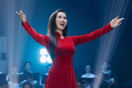 Ca sĩ Võ Hạ Trâm góp doanh thu từ MV 'Nguyện là người Việt Nam’ cho quỹ vì người nghèo